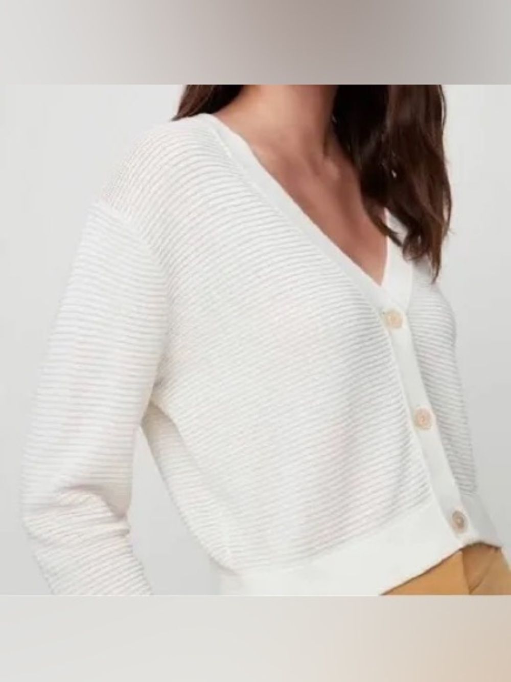 Aritzia Sunday Best Cropped V-Neck Knit Cardigan White / Cream Medium